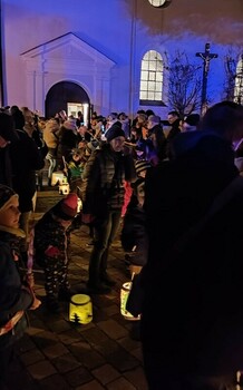 11.11.2022 Stimmungsvoller Martinsgottesdienst mit Laternenumzug 