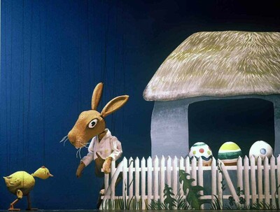21.03.2024 Busfahrt der jüngeren und mittleren Kinder zum Figurentheater nach Regensburg