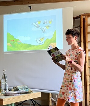 25.06.2025 Autorenlesung: "Schulstart im Schling- Schlang- Schlungelwald"