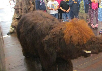 30.06.2023 Kinder besuchen das Mammut im Museum