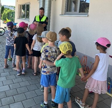 04.07.2025 Der Verkehrspolizist besucht die Vorschulkinder